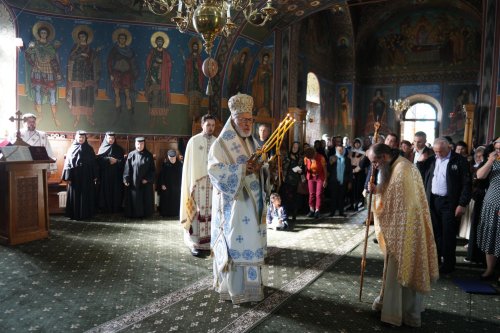 Popas de rugăciune la mănăstirea argeșeană Văleni Poza 269364
