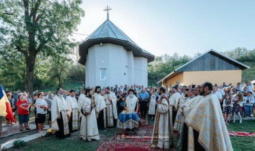 Sfințire de biserică în Arhiepiscopia Romanului și Bacăului Poza 269380