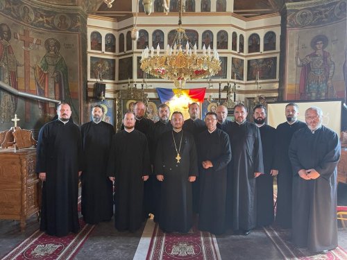 Diortosirea recitativului liturgic discutată de preoții de pe Valea Teleajenului Poza 269573
