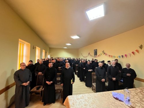 Conferințe preoțești și sinaxă monahală în Episcopia Oradiei Poza 269608