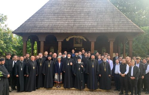 Deschiderea noului an universitar la Facultatea de Teologie Ortodoxă din Arad Poza 269646