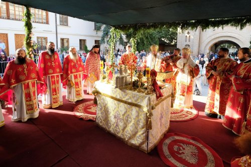 Înnoire și binecuvântare la sărbătoarea ctitorului sfânt al Mănăstirii Antim Poza 269731