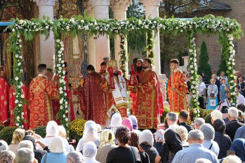 Înnoire și binecuvântare la sărbătoarea ctitorului sfânt al Mănăstirii Antim Poza 269753