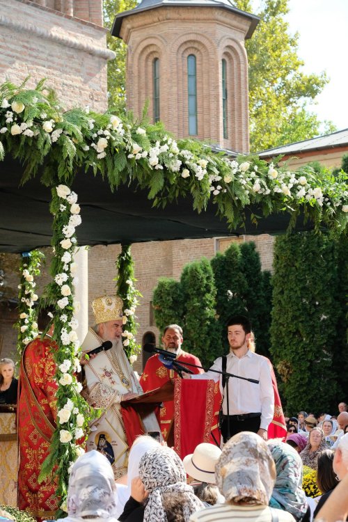 Înnoire și binecuvântare la sărbătoarea ctitorului sfânt al Mănăstirii Antim Poza 269765