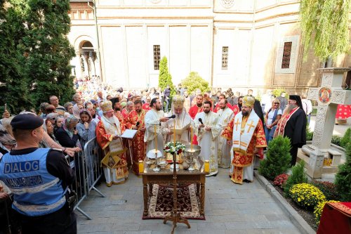 Înnoire și binecuvântare la sărbătoarea ctitorului sfânt al Mănăstirii Antim Poza 269776