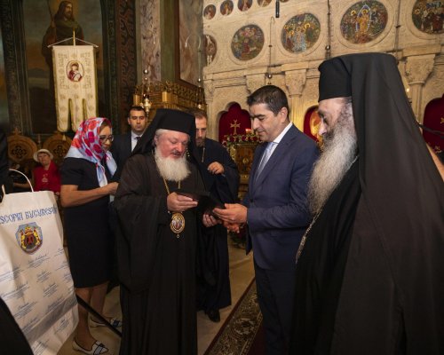 Președintele Parlamentului Georgiei în vizită la Mănăstirea Antim din București  Poza 269635