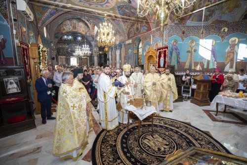 Bucuria prezenței Sfântului Gheorghe într-o parohie bucureșteană Poza 270254