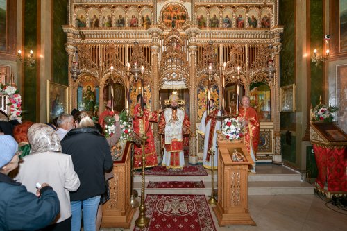 Cinstirea Sfântului Mucenic Ciprian la biserica sa din Capitală Poza 270478