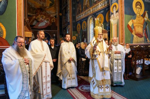 Popas de rugăciune la mănăstirea de pe Transfăgărășan Poza 270306