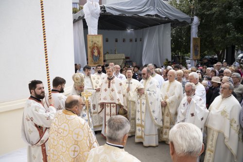 Sfinţirea Bisericii „Sfânta Cruce” din orașul Brăila Poza 270322