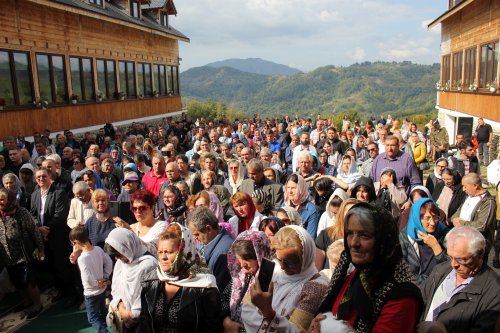 Sfinţire de biserică la mănăstirea din Poiana Frumoasă-Tismana Poza 270574