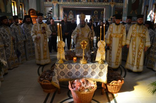 Slujire arhierească la Mănăstirea Izbuc Poza 270553