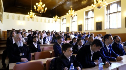 Studenții din Sibiu, binecuvântați de Înaltpreasfințitul Părinte Laurențiu Poza 270594