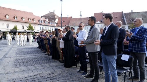 Studenții din Sibiu, binecuvântați de Înaltpreasfințitul Părinte Laurențiu Poza 270596