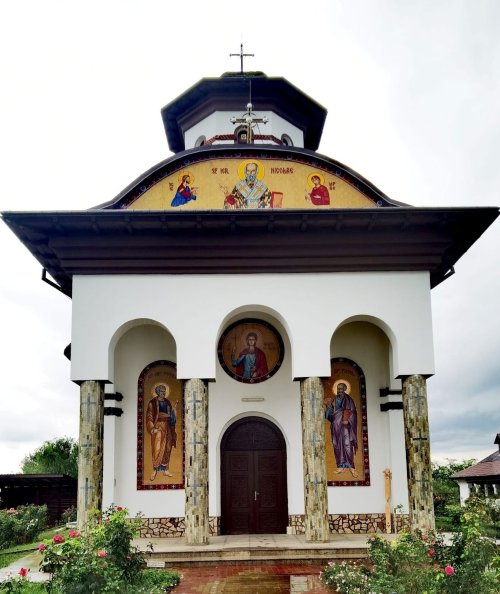 Biserica Mănăstirii Năsturelu din județul Teleorman va fi sfințită de trei ierarhi Poza 270804