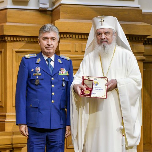 Preoții militari din MApN s-au reunit la Palatul Patriarhiei Poza 270847