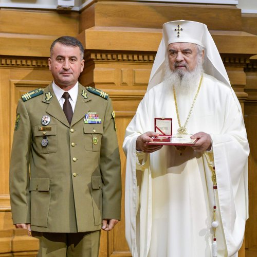 Preoții militari din MApN s-au reunit la Palatul Patriarhiei Poza 270851