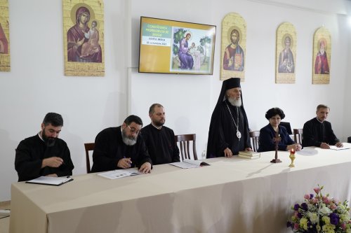 Consfătuiri cu profesorii de religie din Arhiepiscopia Dunării de Jos Poza 270964
