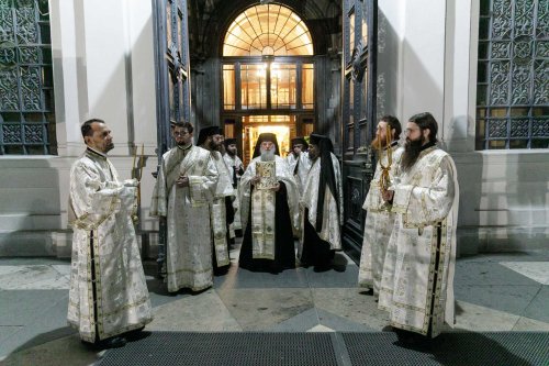 A început sărbătoarea Sfintei Parascheva de la Iași Poza 271019