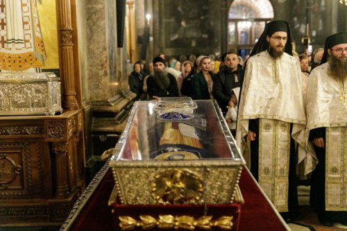 A început sărbătoarea Sfintei Parascheva de la Iași Poza 271036