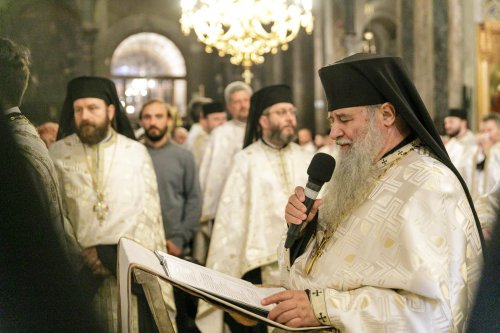A început sărbătoarea Sfintei Parascheva de la Iași Poza 271037