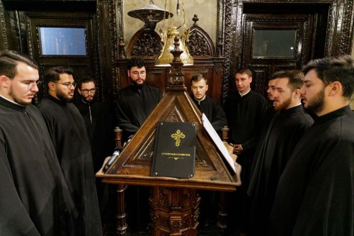 A început sărbătoarea Sfintei Parascheva de la Iași Poza 271039
