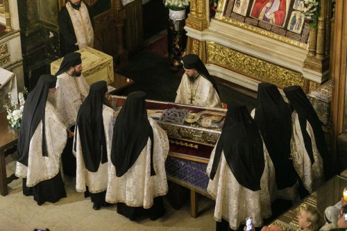 A început sărbătoarea Sfintei Parascheva de la Iași Poza 271053