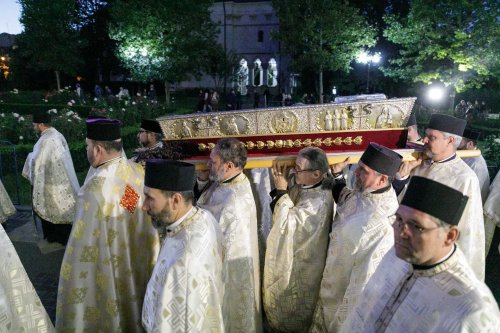A început sărbătoarea Sfintei Parascheva de la Iași Poza 271058