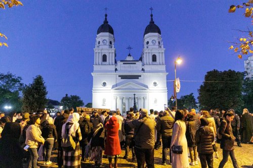 A început sărbătoarea Sfintei Parascheva de la Iași Poza 271060
