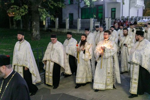 A început sărbătoarea Sfintei Parascheva de la Iași Poza 271065