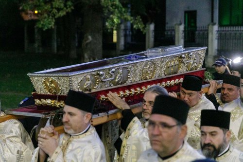 A început sărbătoarea Sfintei Parascheva de la Iași Poza 271067