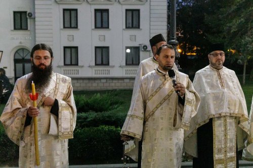 A început sărbătoarea Sfintei Parascheva de la Iași Poza 271068