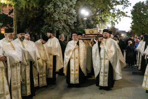 A început sărbătoarea Sfintei Parascheva de la Iași Poza 271069