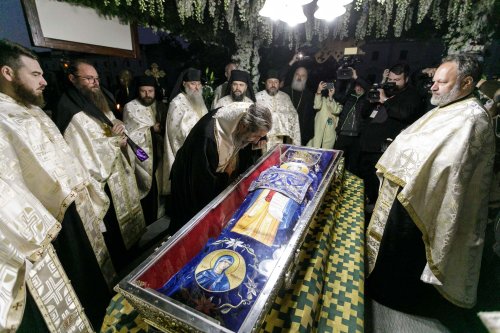 A început sărbătoarea Sfintei Parascheva de la Iași Poza 271072