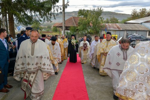 Înnoire și binecuvântare în parohia prahoveană Sângeru Poza 271198