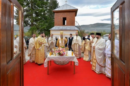 Înnoire și binecuvântare în parohia prahoveană Sângeru Poza 271202