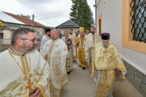 Înnoire și binecuvântare în parohia prahoveană Sângeru Poza 271207