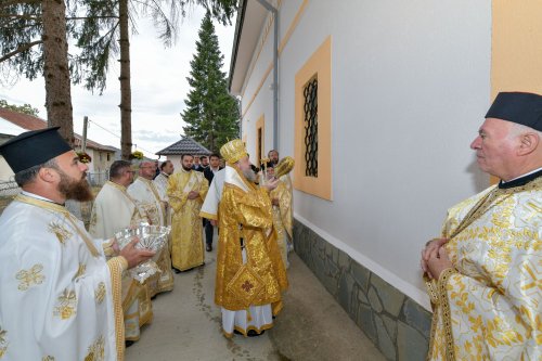 Înnoire și binecuvântare în parohia prahoveană Sângeru Poza 271208