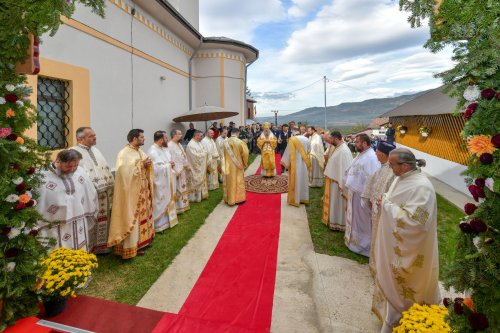 Înnoire și binecuvântare în parohia prahoveană Sângeru Poza 271227