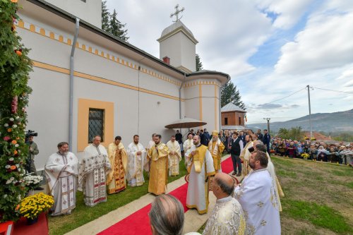 Înnoire și binecuvântare în parohia prahoveană Sângeru Poza 271230