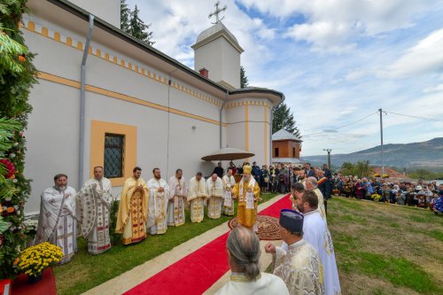 Înnoire și binecuvântare în parohia prahoveană Sângeru Poza 271231