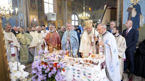 Părintele Dumitru Stăniloae comemorat în satul natal Vlădeni Poza 271433