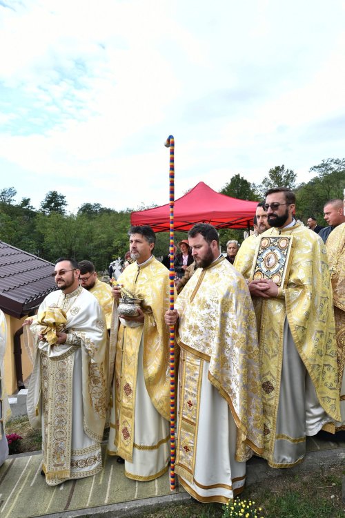 Sfințirea Bisericii „Sfânta Cuvioasă Parascheva” din Măgura Poza 271291