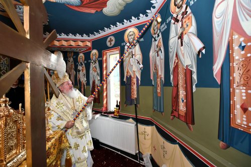 Sfințirea Bisericii „Sfânta Cuvioasă Parascheva” din Măgura Poza 271315