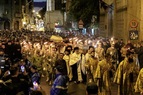 20.000 de pelerini în rugăciune, la Iași, pe „Calea Sfinților” Poza 271359