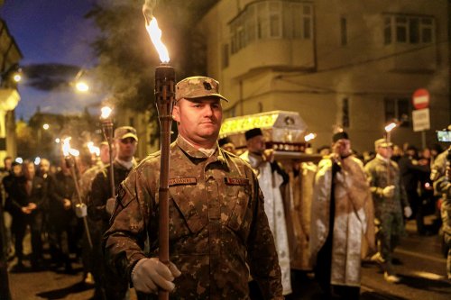 20.000 de pelerini în rugăciune, la Iași, pe „Calea Sfinților” Poza 271361