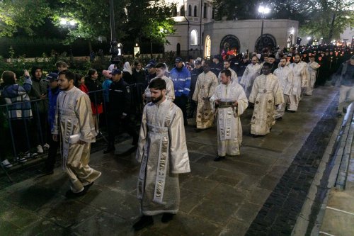 20.000 de pelerini în rugăciune, la Iași, pe „Calea Sfinților” Poza 271375