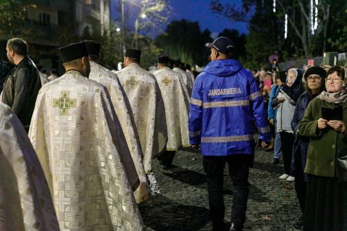 20.000 de pelerini în rugăciune, la Iași, pe „Calea Sfinților” Poza 271381