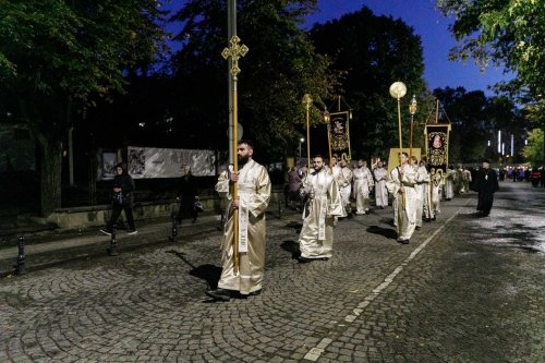 20.000 de pelerini în rugăciune, la Iași, pe „Calea Sfinților” Poza 271383