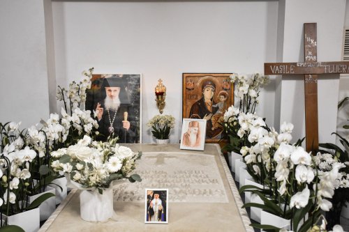 Parastas la doi ani de la trecerea la cele veșnice a Episcopului Vasile Flueraș (Someșanul) Poza 271398
